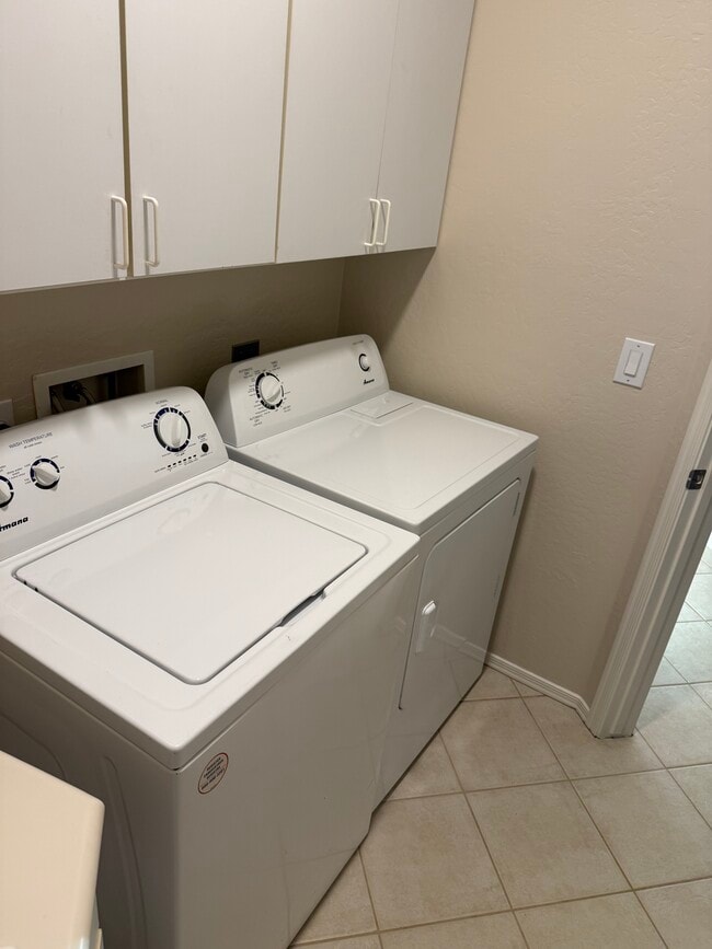 Washer dryer - 1879 W Owens Way