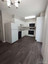 Building Photo - Gardenbrook