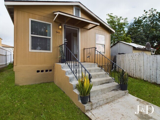 Building Photo - Property with Spacious Units, Private Outd...