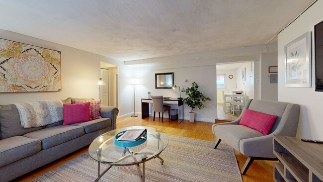 Building Photo - 79 Chestnut St