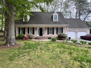 Building Photo - 7047 Maple Ct