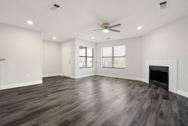 living room - 4302 Forest Point Dr