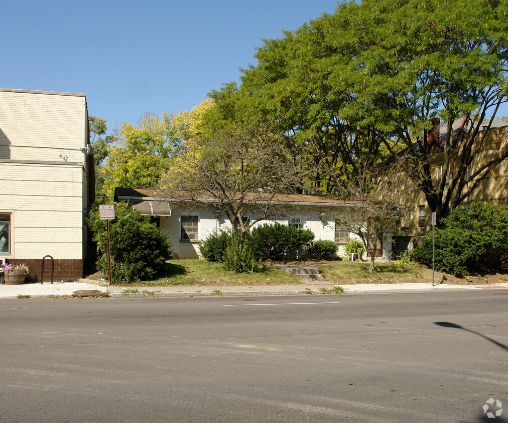 Building Photo - 3061 Indianola Ave
