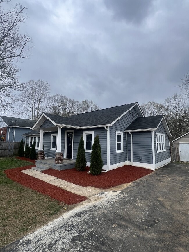 Building Photo - Charming 3-Bedroom Home with 3 Full Bathro...