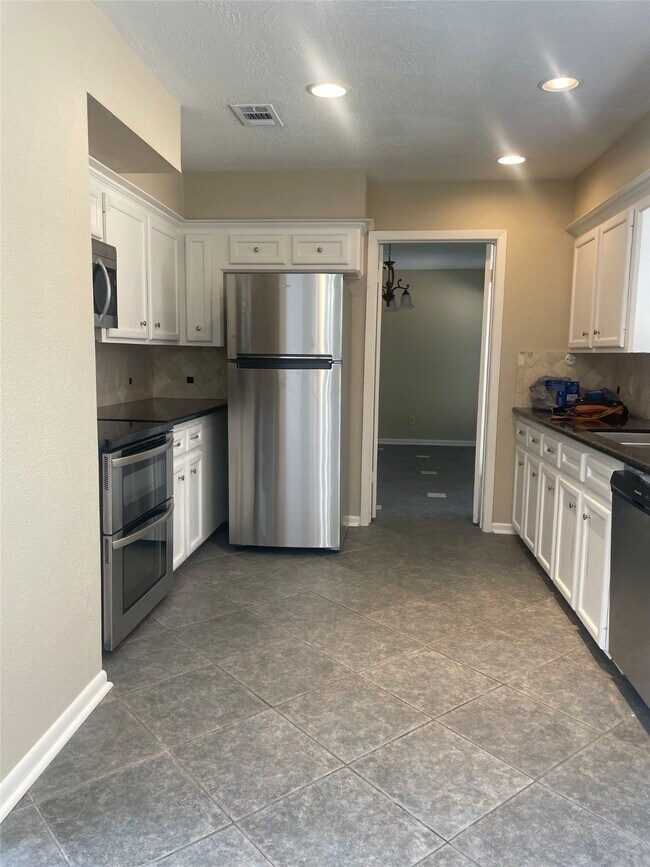 Foto del edificio - 15206 Carols Way Dr