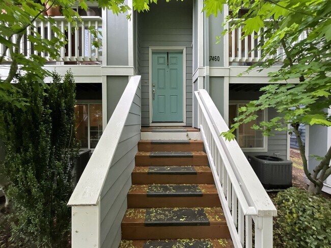 Foto del edificio - Modern 2 Bedroom + Bonus Room Townhome Near Nike with Dual En Suites, Balcony & Attached Garage