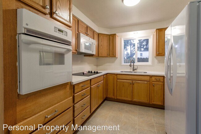 Building Photo - 4 br, 1 bath House - 411 W. 33rd Street