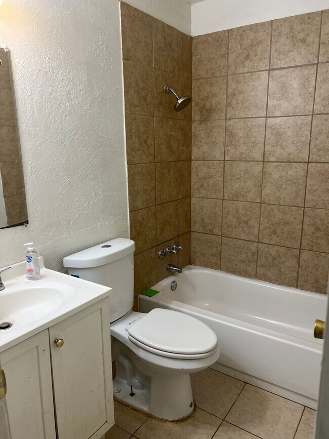 Foto del edificio - 4 Bedrooom 2 Bath home ready for new resident!