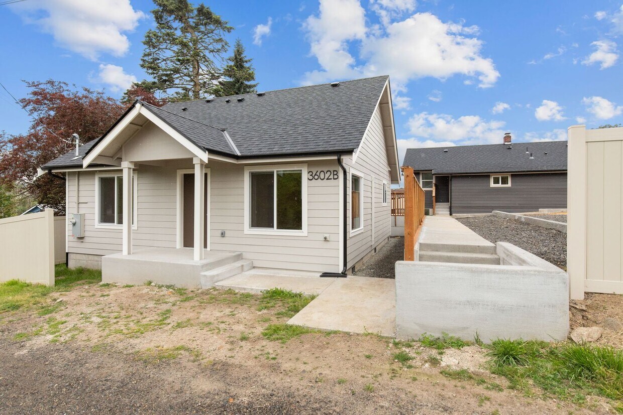Primary Photo - 3602 E T St