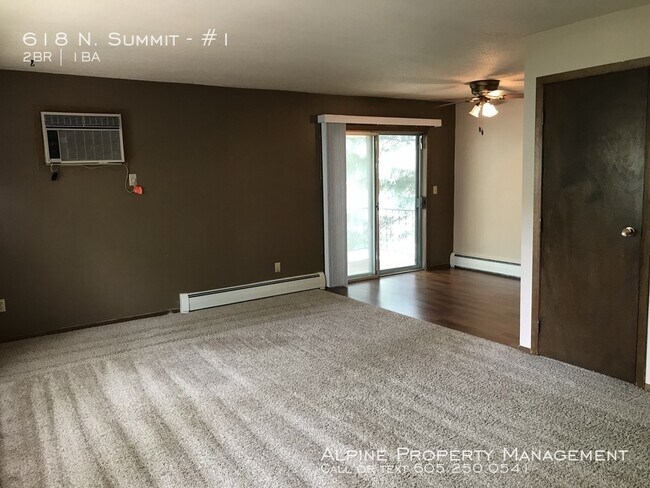Building Photo - 618 N Summit Ave