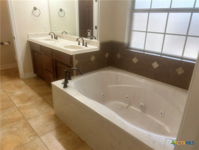 Building Photo - 2429 Nickelback Dr