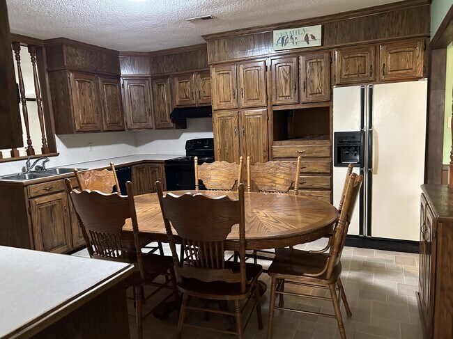 Foto del edificio - 324 Sikes Mill Rd