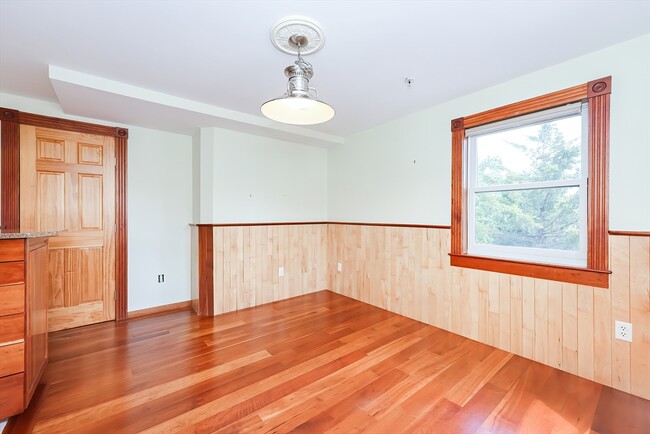 Building Photo - 24 Glenwood Ave