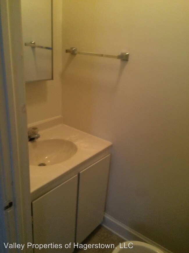 Building Photo - 2 br, 1 bath House - 805 S. Potomac St