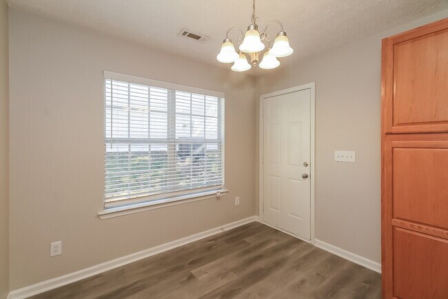 Foto del edificio - 11 Grier Ln