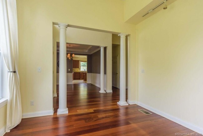 Building Photo - 7 Broadmeadow Rd