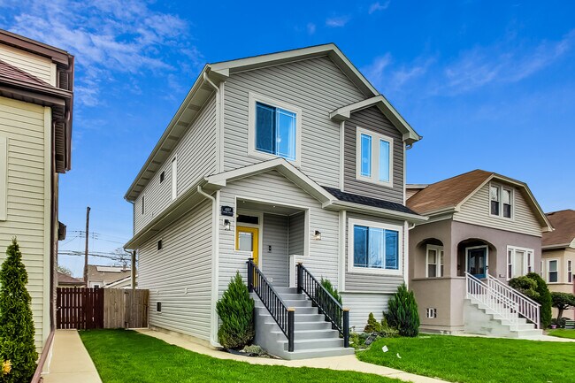 Building Photo - 4527 N Melvina Ave