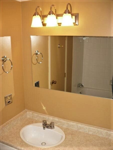 Building Photo - Cozy 1 Bedroom Suite in Highland Park