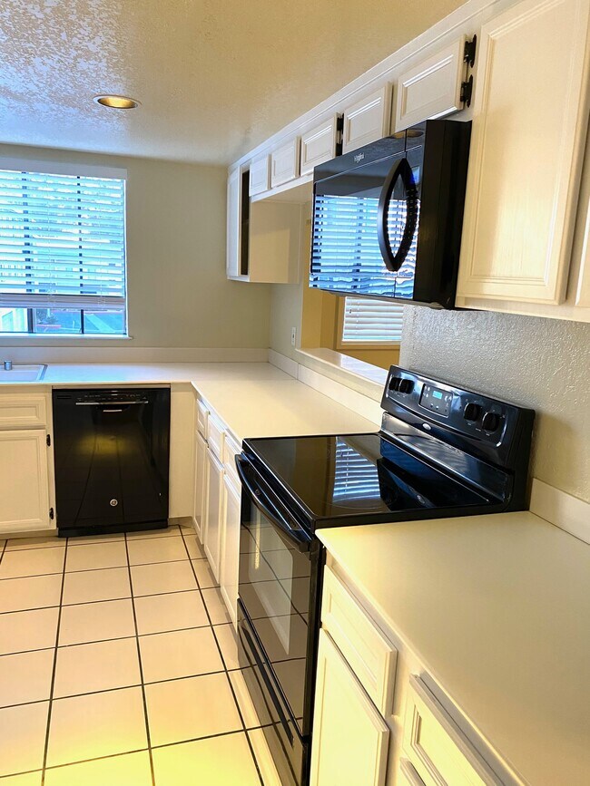 Building Photo - 4052 Mahaila Ave