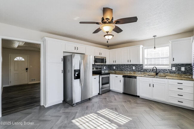 Building Photo - 193 Tecumseh Dr