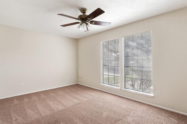 Building Photo - 5214 Beaverbrook Dr
