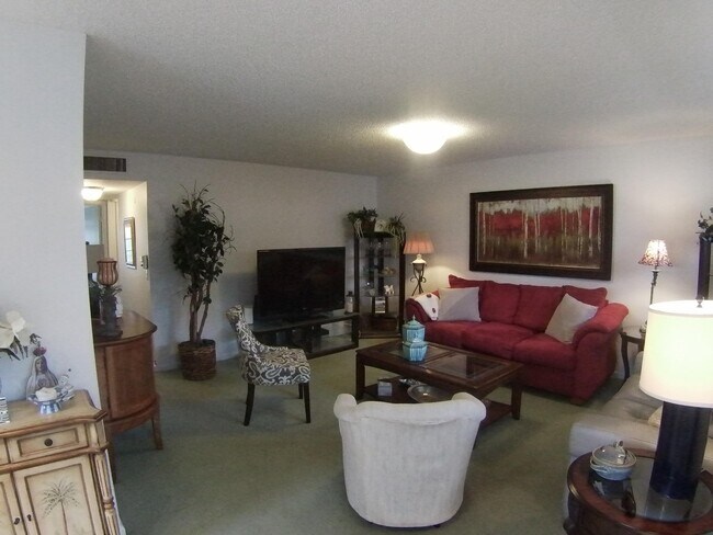 Building Photo - 571 Capri L