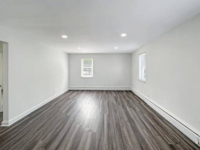 Building Photo - 606 Walker Ave