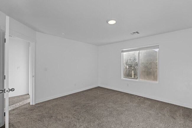 Foto del edificio - Comfortable and Spacious 4-Bedroom Townhom...