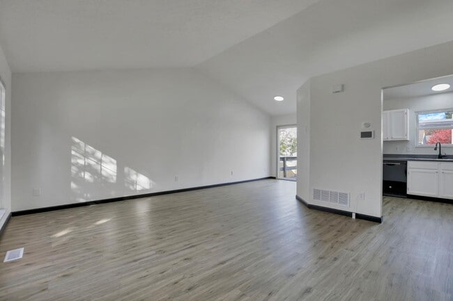 Building Photo - 950 Robmeyer Dr