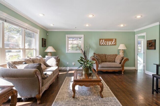 Foto del edificio - 2111 Briar Ridge Way Southwest