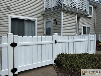 Building Photo - 13 Sweetgum Ln