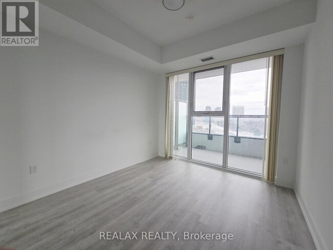 Building Photo - 30 Inn On The Pk Dr