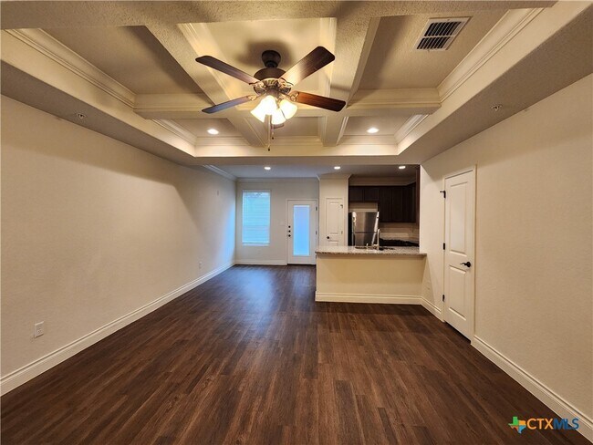 Building Photo - 324 Untermaier St