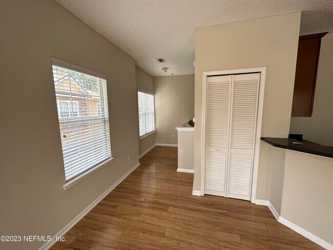 Foto del edificio - 7220 Deerfoot Cir