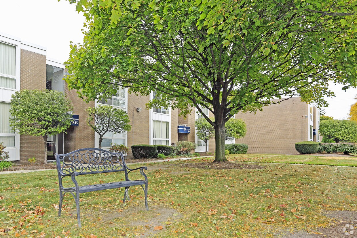 Eton Square Apartments Birmingham, MI