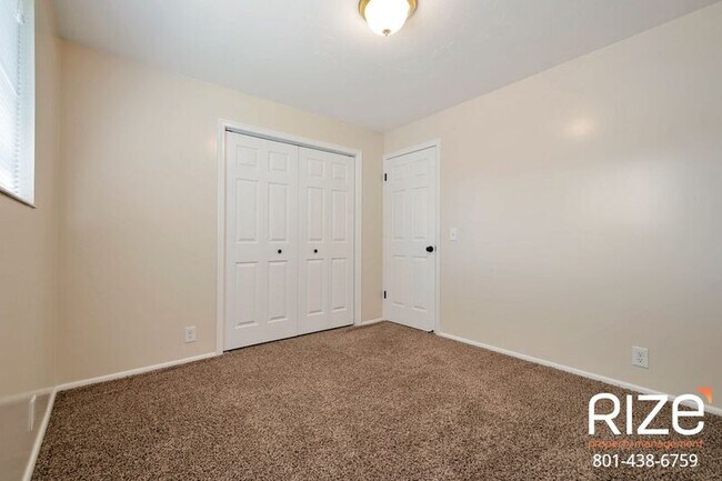 Building Photo - 163 E 8000 S
