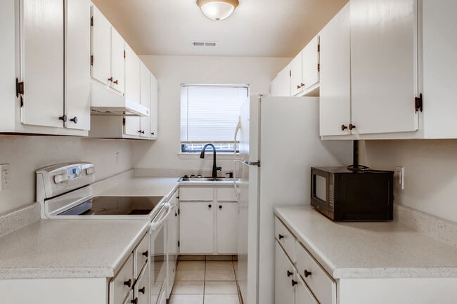 Foto del edificio - 225 E 8th Ave