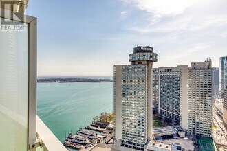 Building Photo - 15 Queens Quay E