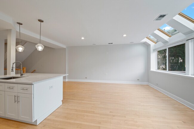 Foto del edificio - 1446 W Diversey Pky