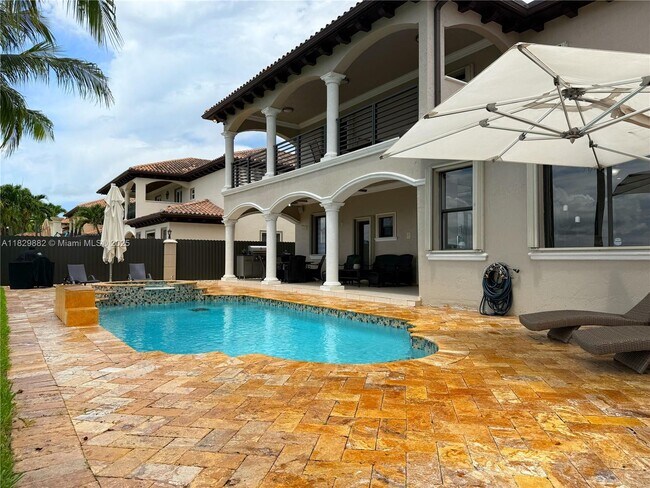 Foto del edificio - 15900 NW 83rd Pl