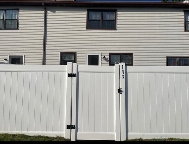 Building Photo - 183 Cynthia Dr