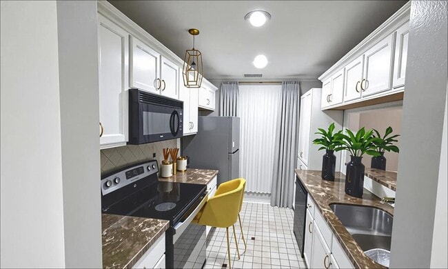 Building Photo - 6601 Sands Point Dr
