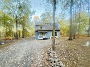 Building Photo - 1049 Alpine Dr