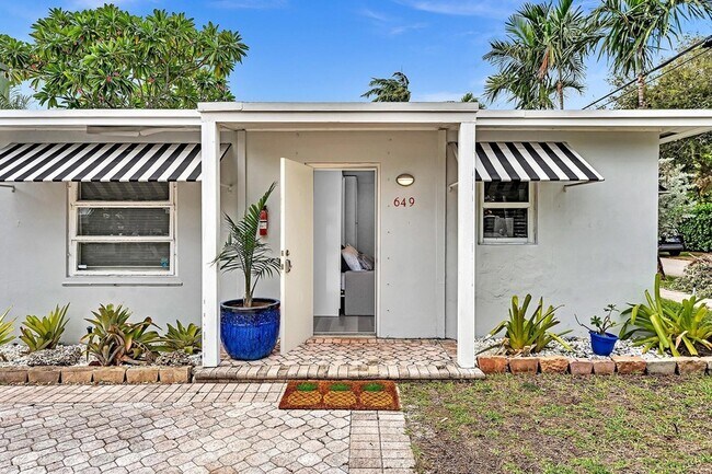 Foto del edificio - 649 NE 16th Terrace