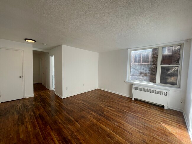 Photo du bâtiment - Ground floor Studio apartment Mimico