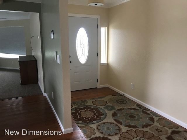 Building Photo - 4 br, 3.5 bath House - 1127 Pinion Hills Dr.