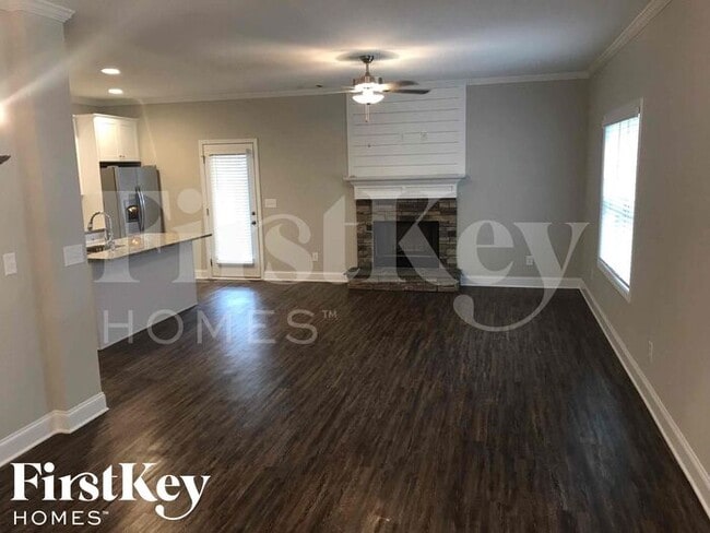 Building Photo - 28 E Newnan Rd