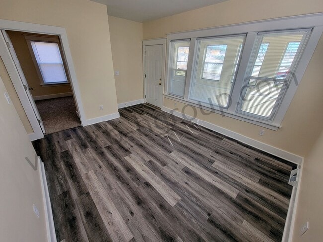 Building Photo - Newly Updated