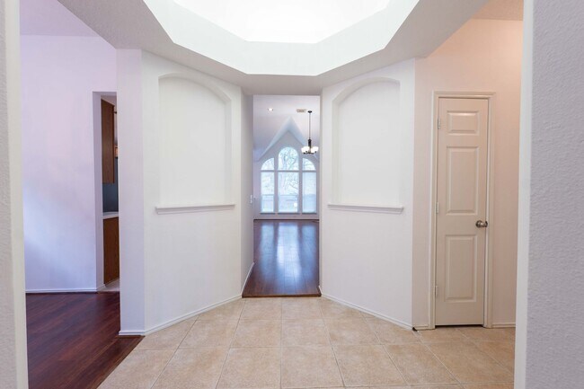 Foto del edificio - Beautiful Home in a Gated Community with S...