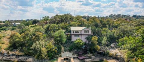 Building Photo - 830 Los Escondidos Rd